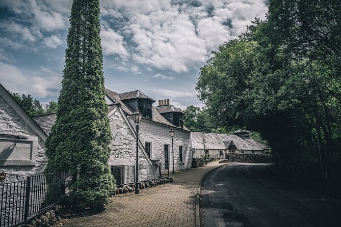 Edinburgh: The Ultimate Whisky Experience Tour - Dewar’s Aberfeldy: the larger first lesson