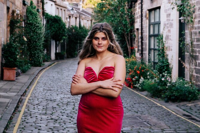 Elegant Professional Private Photoshoot Tour in Edinburgh - The photographer’s style and the finished pictures