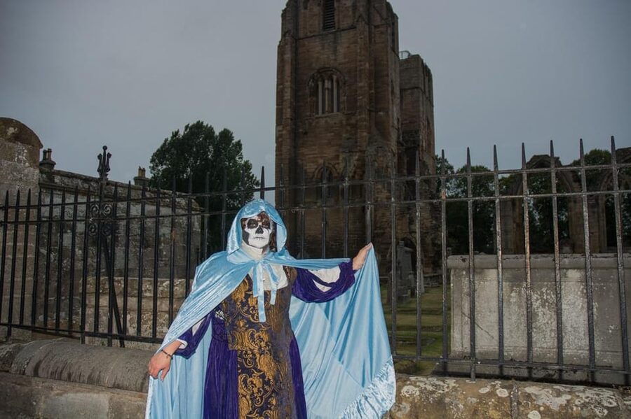 Elgin: Cathedral Exterior Tour - Royal quarrels and a battle inside the walls