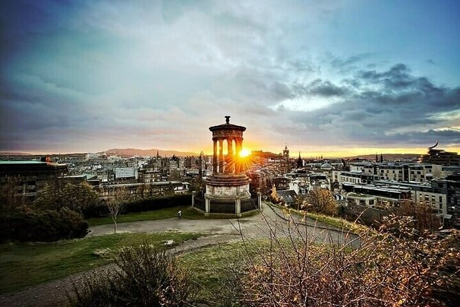 Enchanting Edinburgh: Half-Day Walking Tour with Local Guide - St. Andrew Square shows off New Town order