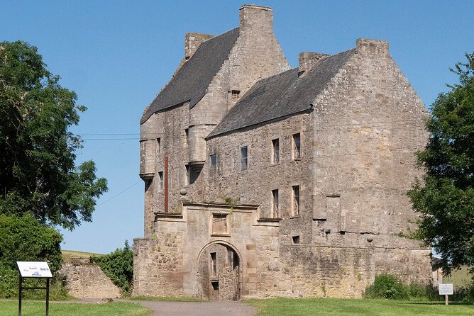 Five Outlander locations , Outlander film locations tour - Doune Castle, Castle Leoch, and Winterfell