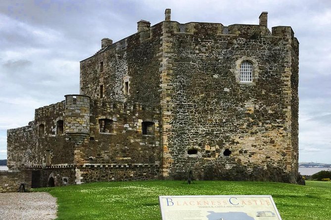 Five Outlander locations , Outlander film locations tour - Culross Palace and the village of Cranesmuir