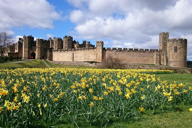 From Edinburgh: 1-day Outlander Tour - attractions included - Culross: Cranesmuir in a compact historic village