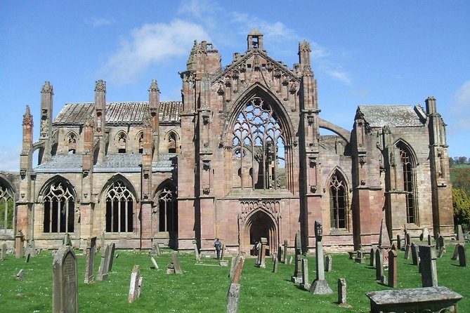 From Edinburgh: 1-day Outlander Tour - attractions included - What the guides add to the day