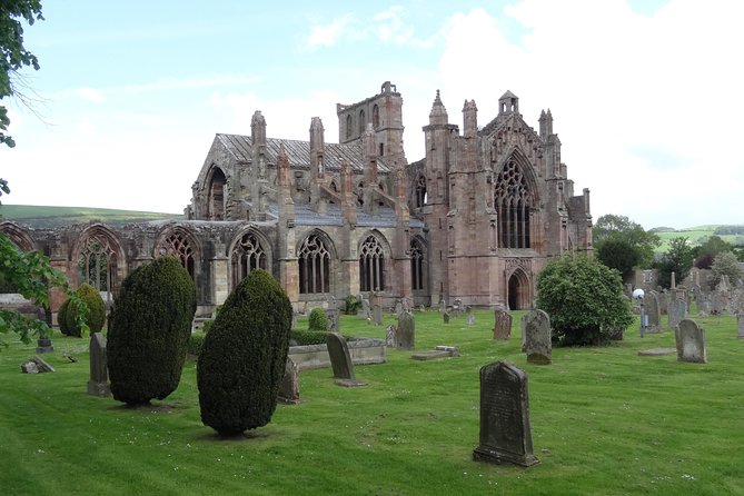 From Edinburgh: 1-day Outlander Tour - attractions included - Doune Castle: Castle Leoch with plenty of screen history