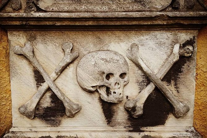 Ghost Tour in Spanish - Greyfriars Cemetery and Edinburgh’s darker side