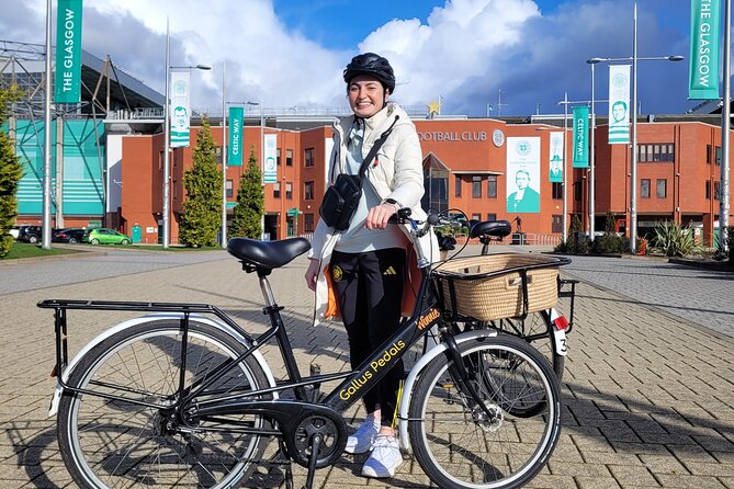 Glasgow Private Bike Tour: Highlights & Hidden Gems - The University of Glasgow in Thirty Minutes