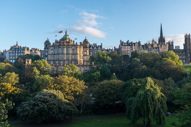 Glasgow Scavenger Hunt and Highlights Self Guided Audio Tour - From modern art to George Square