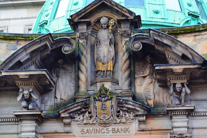 Half-Day Private Glasgow Must-Sees Tour - George Square gives you Glasgow in miniature