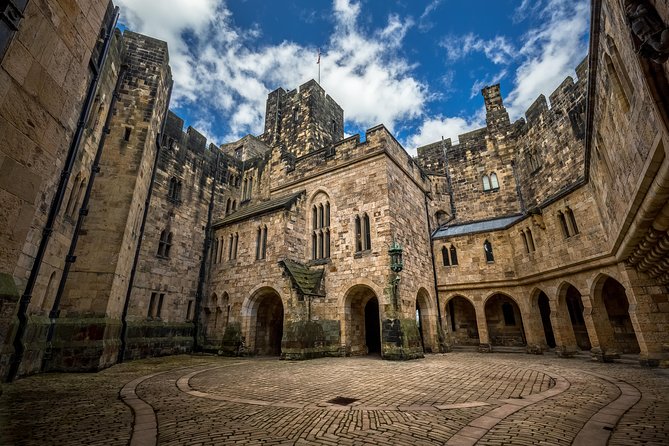 Harry Potter's Alnwick Castle and Scottish Borders Day Trip - The day at a glance