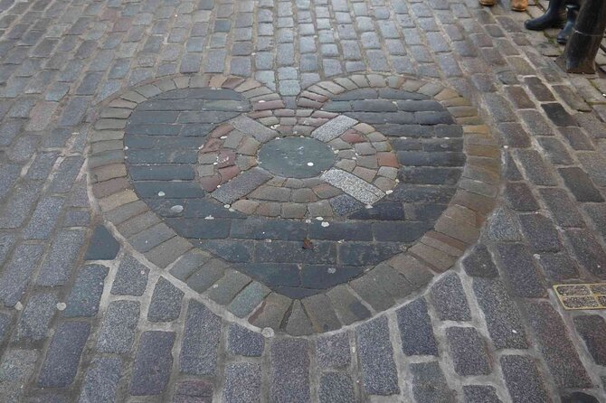 Highlights from the Royal Mile: A Self-Guided Audio Tour - Netherbow Port and the old burgh of Canongate