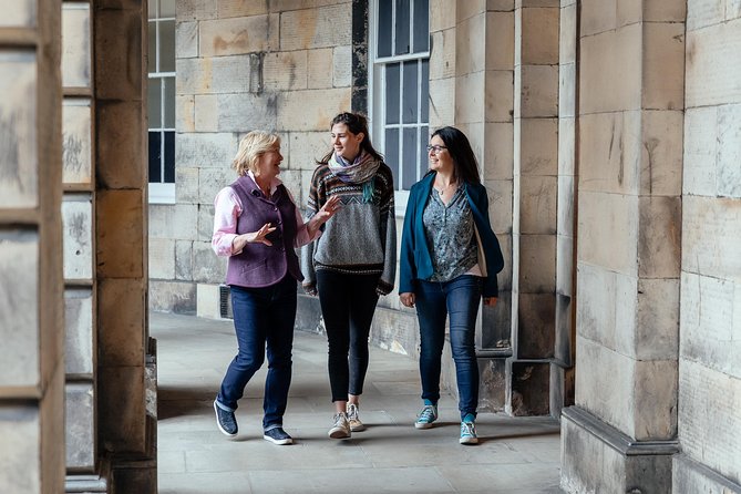 Highlights & Hidden Gems With Locals: Best of Edinburgh Private Tour - Why this private walk works well on your first day
