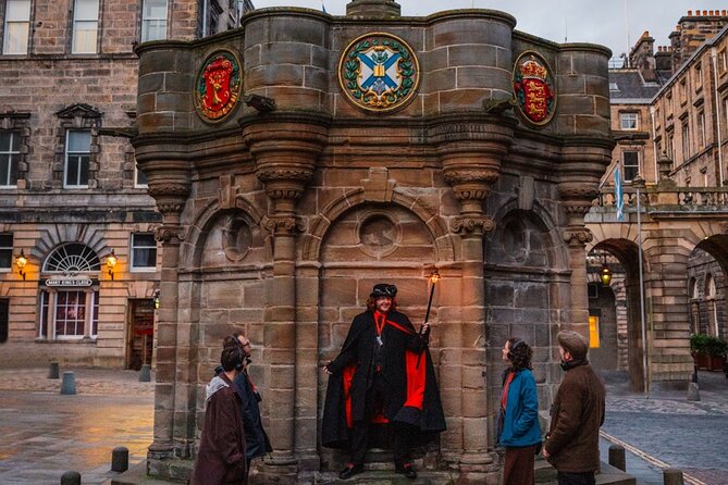 Immersive Old Town Ghost Walking Tour in Edinburgh - Guides, headsets, and the small-group format
