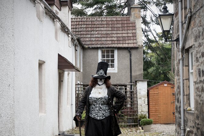 In and Out the Dusty Closes - Creepy stories without losing the historical focus