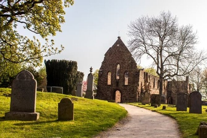 Inverness Outlander Tour - Urquhart Castle and the Water Horse connection