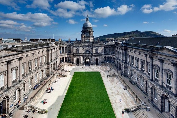 JK Rowling’s Edinburgh & the Writing of Harry Potter 4½hrs - Starting near the Wellington Monument