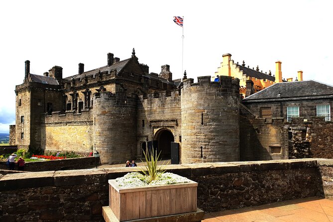 Loch Lomond, Stirling Castle, Distillery Private Tour - The Forth Bridges in a 10-minute introduction