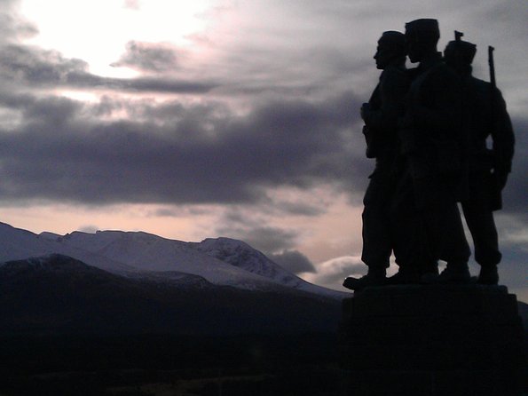 Loch Ness and the Highlands Small Group Tour from Edinburgh - From Edinburgh at 7:45 am to the first palace views
