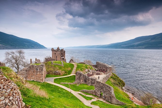Loch Ness & Culloden Battlefield Private Tour from Inverness - Loch Ness and Urquhart Castle: scenery first, ruins second