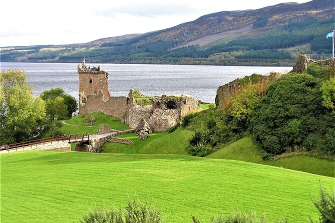 Loch Ness , Heilan Coos ,Great Glen , Fort William and Glencoe - From Inverness to Urquhart Castle and Loch Ness
