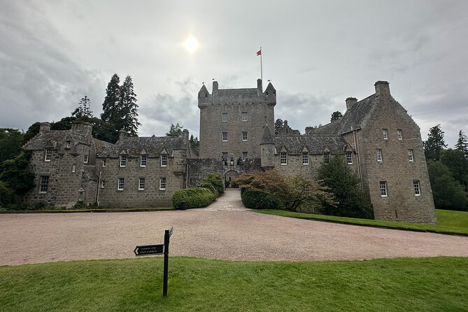 Loch Ness Tour: Day Trip to Loch Ness, Outlander Sites and More - Urquhart Castle and the first look at Loch Ness