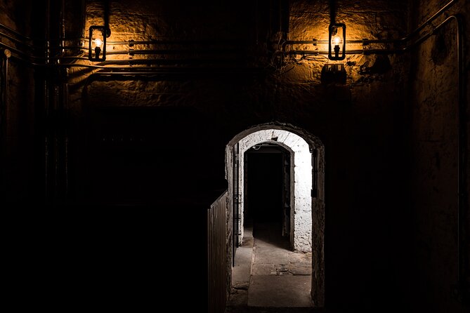 Luxury Whisky Tasting in Edinburgh's Underground Vaults | 90min - Entering The Lost Close underground