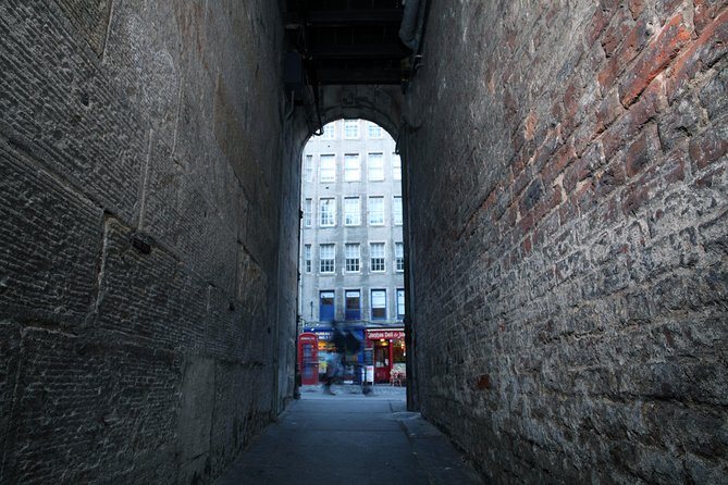 Multi-Sensory Small-Group Historic Vaults Tour in Edinburgh - Dark stories, careful storytelling