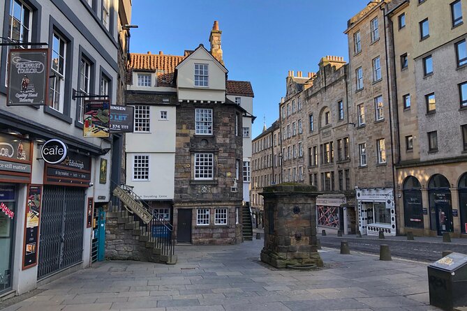 Old Edinburgh Private Walking Tour - Following the Royal Mile through stories and names