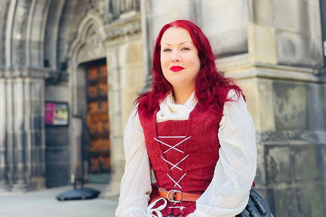 Old Town Walking Tour - Canongate Cemetery and bagpipe music