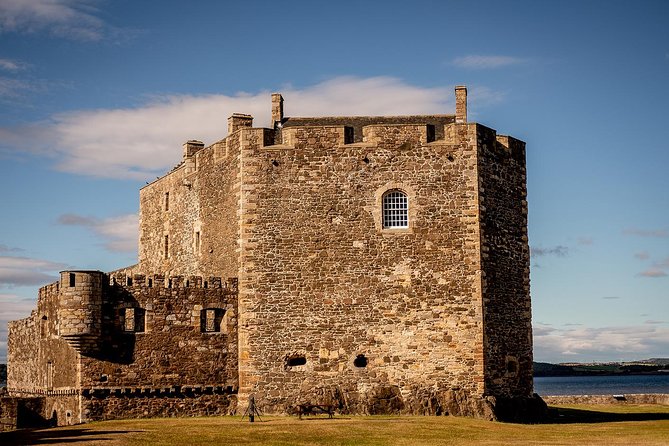 Outlander Adventure Day Tour from Glasgow Including Admissions - Falkland: Recognizing Inverness in an old town