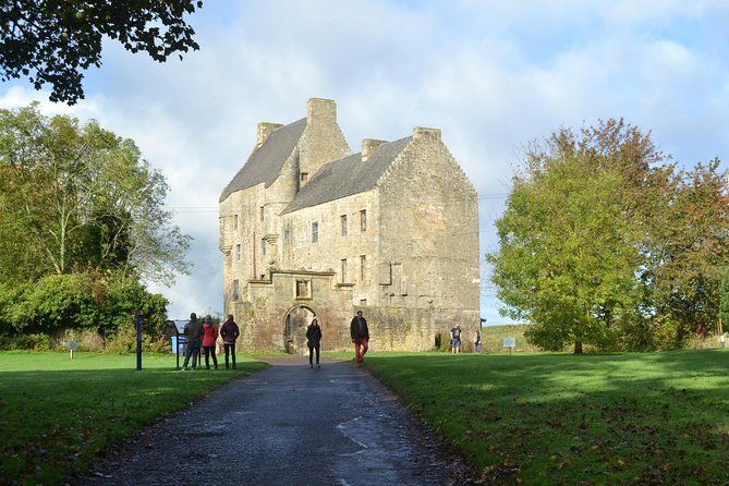 Outlander Film Locations Day Trip from Edinburgh - Falkland, standing in for 1940s Inverness