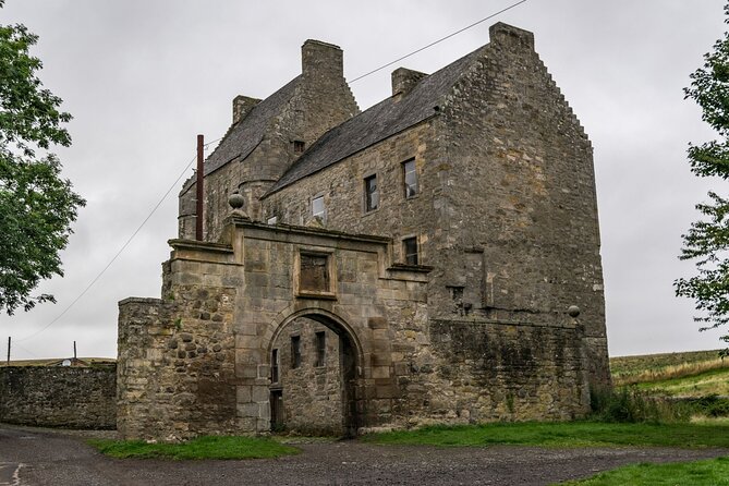 Outlander Filming Locations Day Tour from Edinburgh - Falkland and 1940s Inverness