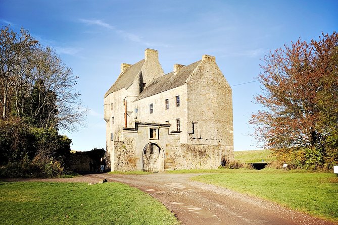 Outlander Odyssey: Outlander Filming Locations Private Day Tour - Culross and Claire’s herb garden
