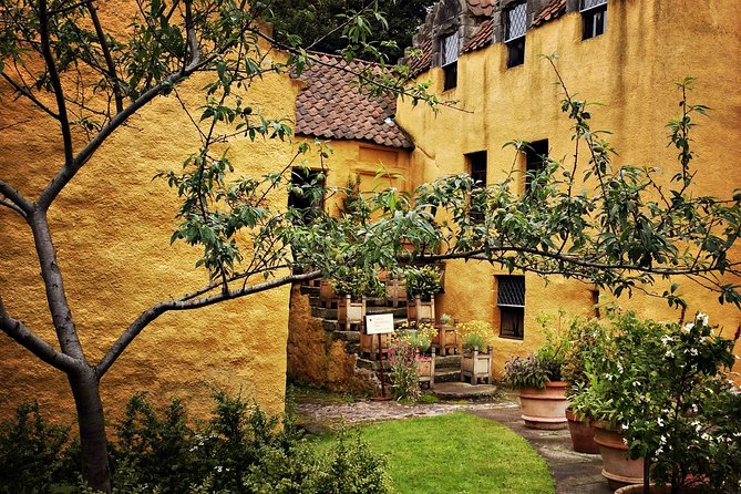 Outlander Odyssey: Outlander Filming Locations Private Day Tour - The guide makes the difference