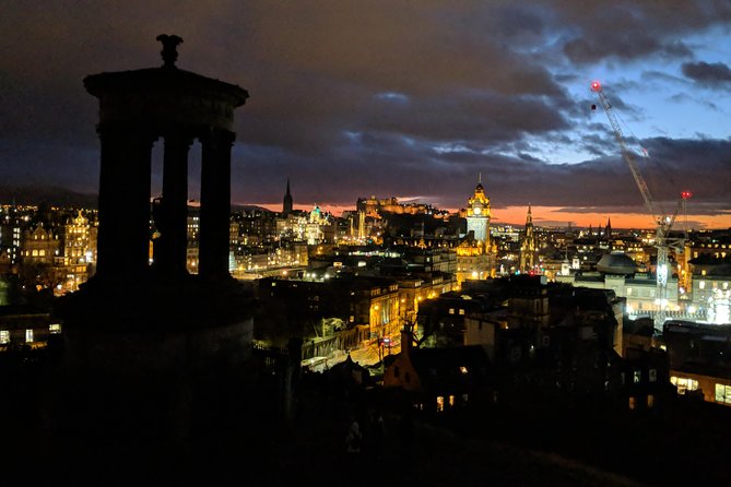 Panoramic Running Tour of Edinburgh - Palace architecture and darker city stories