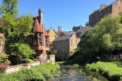 Private 4 Hour Tour of Edinburgh in a Spacious 6-seater Mercedes