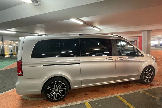 Private Airport Transfer from Edinburgh airport to Glasgow - A private ride for groups of up to seven