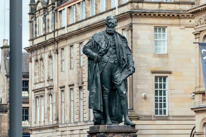 Private City Kickstart Tour: Edinburgh - Guides who bring the city to life