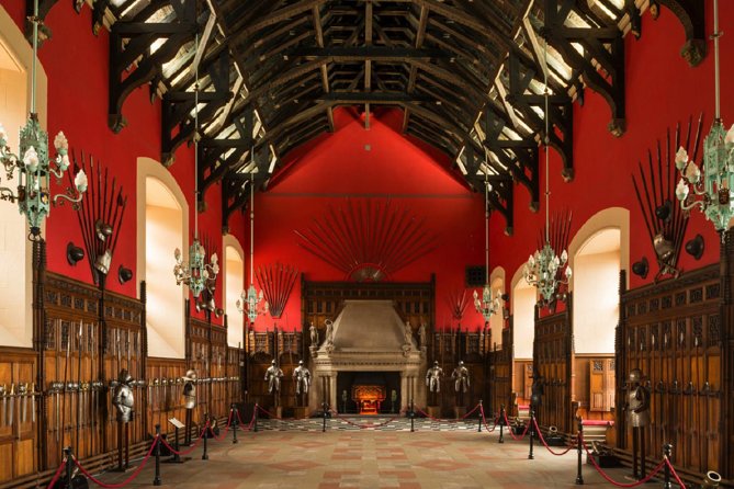 Private Edinburgh Castle Tour - Meeting your guide on the Royal Mile