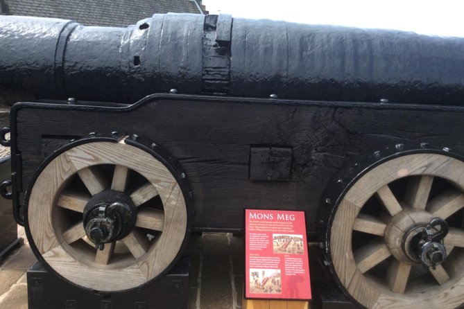 Private Edinburgh Castle Tour - Mons Meg, an enormous cannon in five minutes