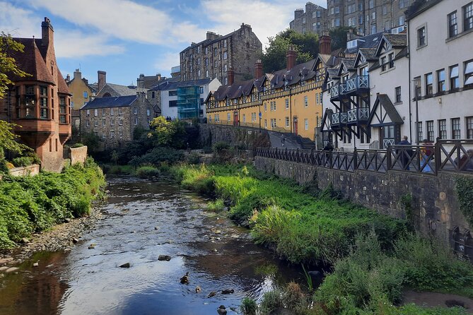 Private Edinburgh City 4-Hour Guided Tour in a black cab LEVC TX - Royal Mile and Old Town: Edinburgh’s medieval core
