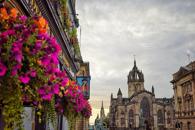 Private Edinburgh driving tour - Holyroodhouse and Edinburgh’s Lower Old Town