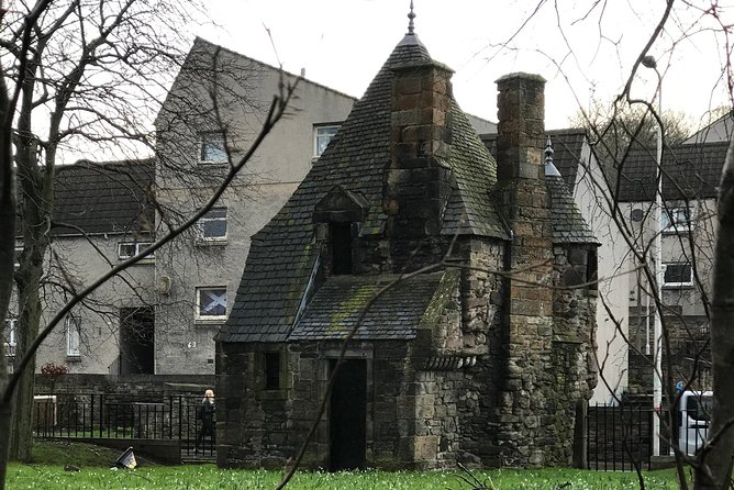 Private Edinburgh Full Day Guided Tour in a Black Cab LEVC TX - Holyrood, Arthur’s Seat, and the Scottish Parliament