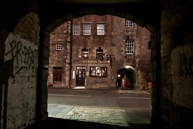 Private Evening Royal Mile Walking Tour - Older buildings and overlooked corners