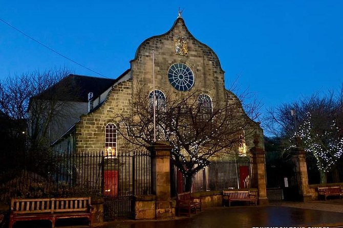 Private Evening Royal Mile Walking Tour - Evening atmosphere, crowds, and cold weather