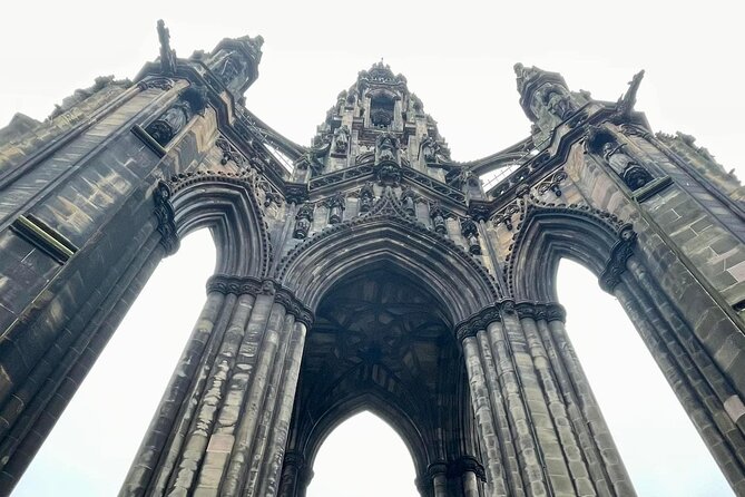 Private Executive Edinburgh Airport transfers to Edinburgh City - Executive cars, luggage, and space for eight