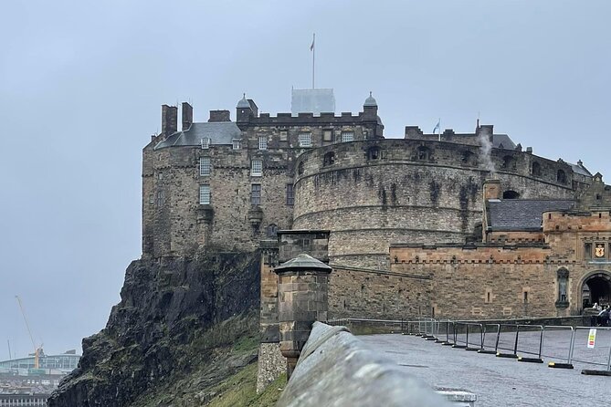 Private Executive Edinburgh Airport transfers to Edinburgh City - Who should book this Edinburgh transfer?
