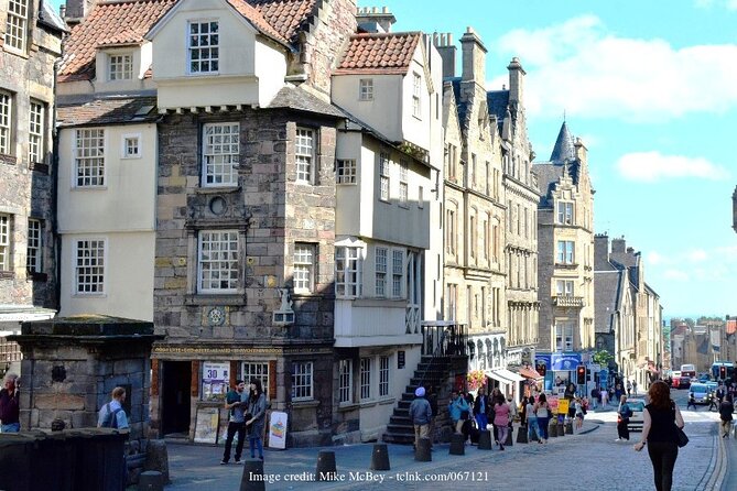 Private Full-Day Walking Tour in Edinburgh with Edinburgh Castle - Why a private day helps in Edinburgh