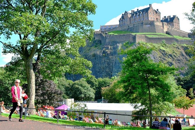 Private Full-Day Walking Tour in Edinburgh with Edinburgh Castle - Calton Hill and the best early view