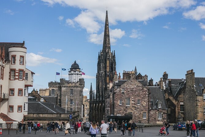 Private Full-Day Walking Tour in Edinburgh with Edinburgh Castle - Charlotte Square and Edinburgh’s planned elegance